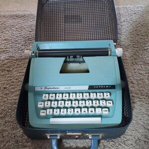 Vintage 1960s Montgomery Ward Signature Junior Supreme Typewriter + Case